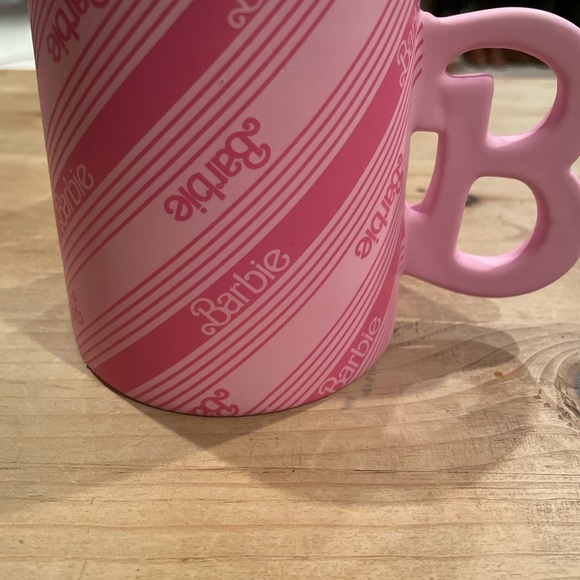 NWOT Barbie Mug B handle Pink hot pink logo 21oz coffee tea barbiecore novelty - Picture 4 of 6